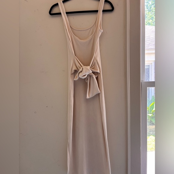 Buckle: Cream Bodycon Dress with tie in the back - Picture 1 of 4
